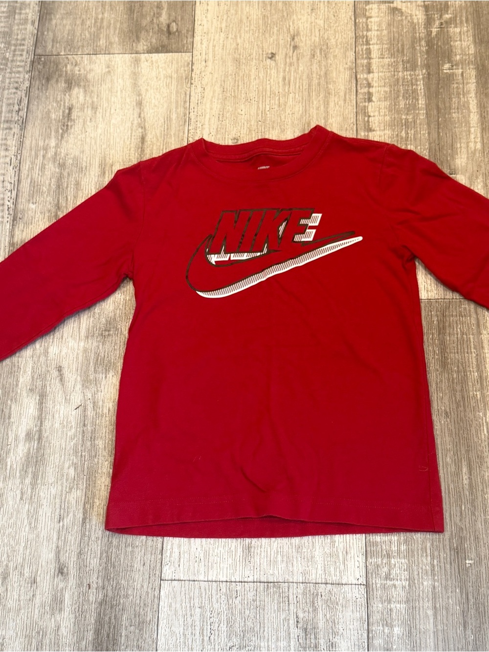 Nike Kids' Red Long-Sleeve Logo Tee Size Small (5) 4/5 Years